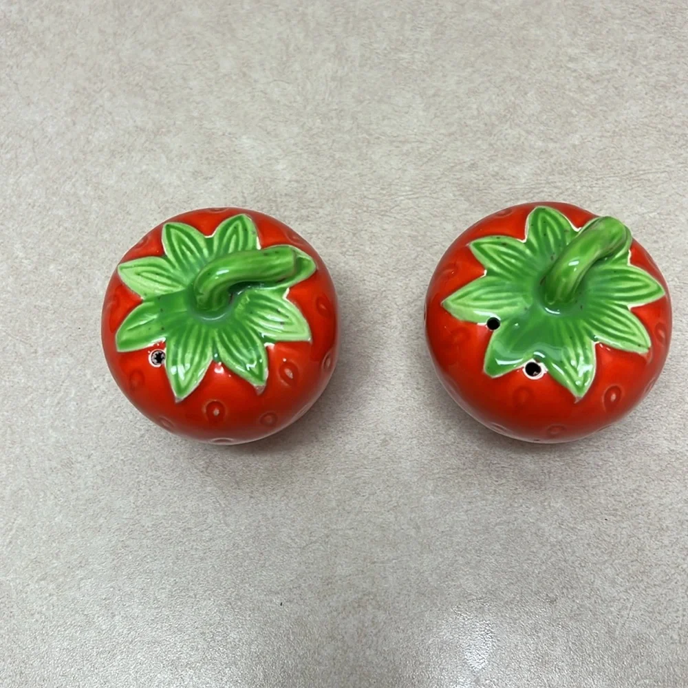 Antique Strawberry salt and pepper shakers - Picture 2 of 3